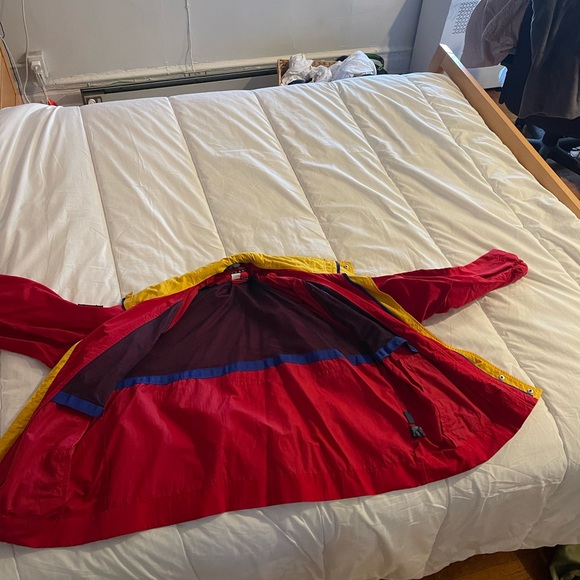 Red vintage Tommy Hilfiger jacket - Picture 2 of 4